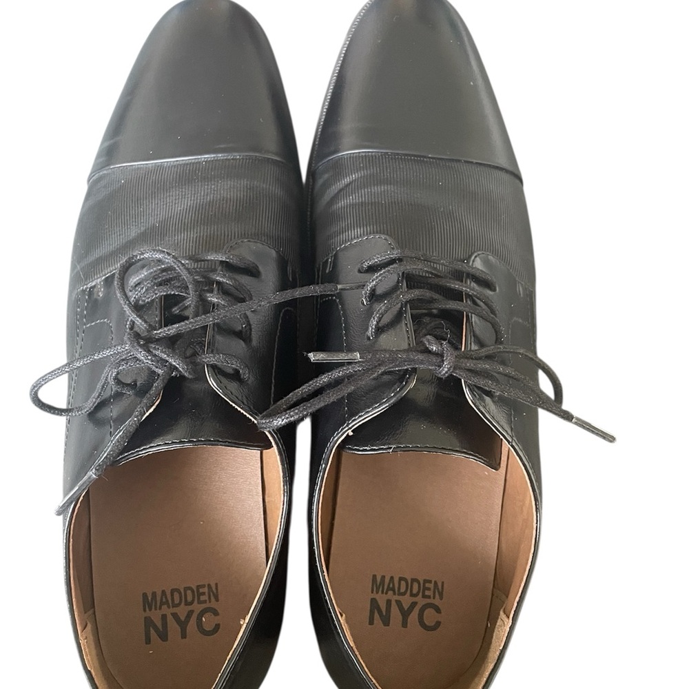 Classic Black Faux Leather Oxfords with Traditional Lacing